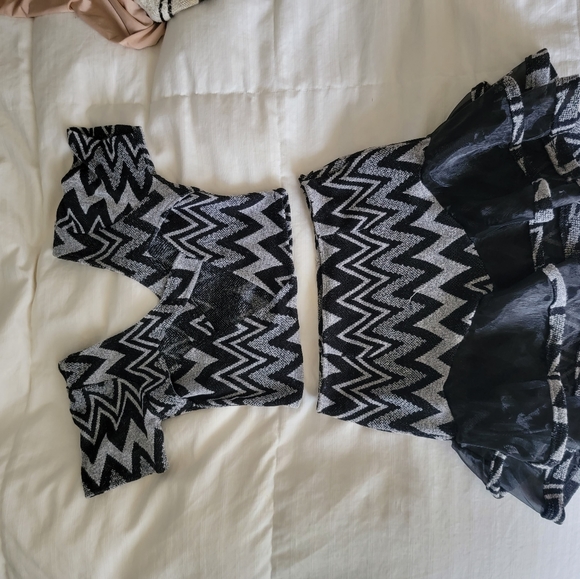 Skirt and crop top - Picture 2 of 4